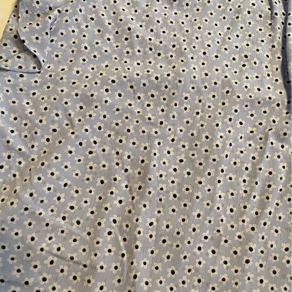 Elle size small blue/white daisy blouse - Picture 4 of 5